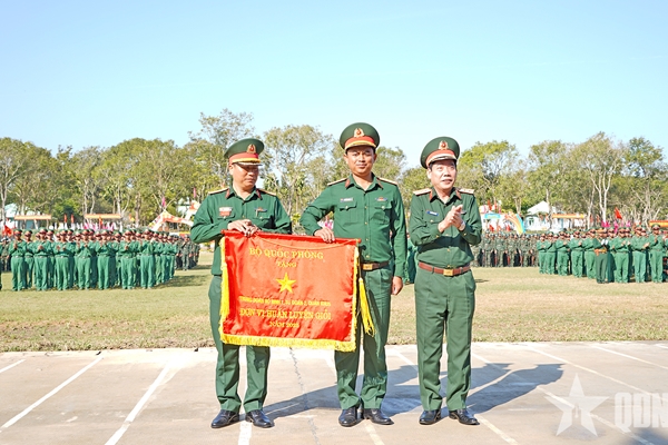 Thượng tướng Nguyễn Văn Gấu dự Lễ ra quân huấn luyện tại Trung đoàn 1, Sư đoàn 2 Quân khu 5